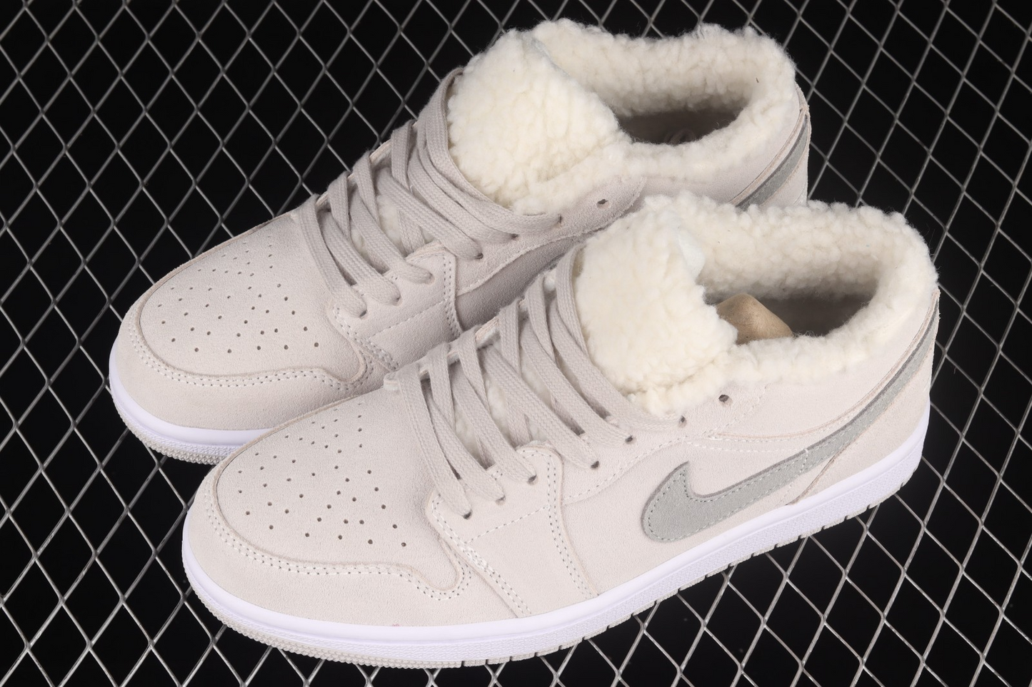 Jordan 1 Low SE Sherpa Fleece (W)