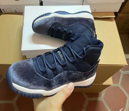 Jordan 11 Retro Midnight Navy (W)